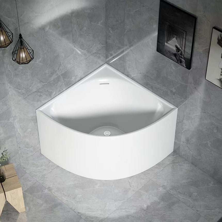 Lukka bingie corner mini acrylic skirt bath by Tilemall, gloss white 1000mm, installed in bathroom interior