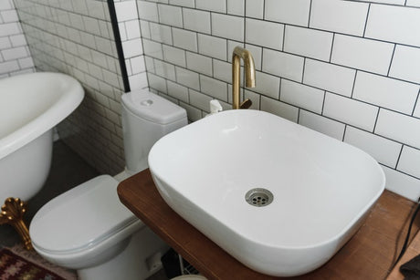 ceramic-wall-tiles-in-bathroom