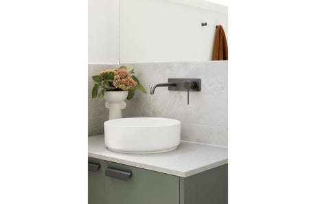 lifestyle_VS2812-31-1_111-8400-31_Vivid_Slimline_Mixer_Set_RGB