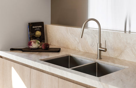 lifestyle_VS7105-40-1_310-2002-51_Vivid_Slimline_Pull_Out_Sink_Mixer_2_RGB